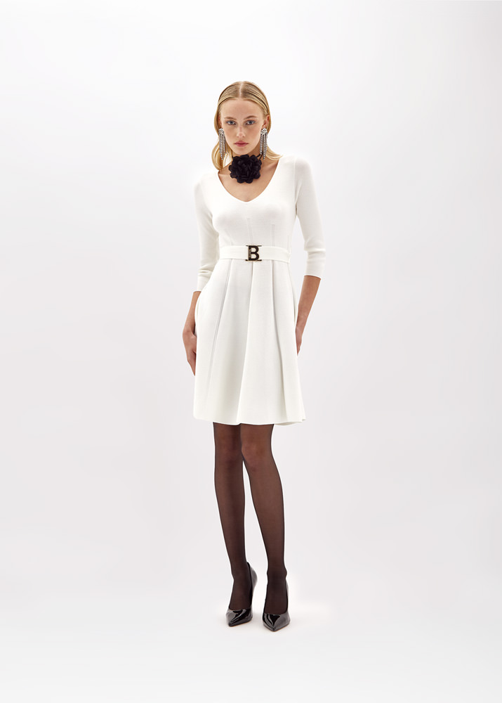 FITTED DRESS WITH BRANDED BELT