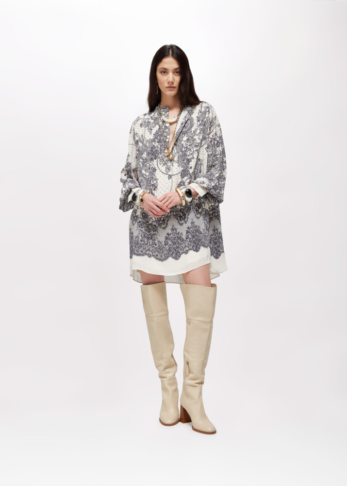 ABITO CON STAMPA PIZZO E FUSCIACCA