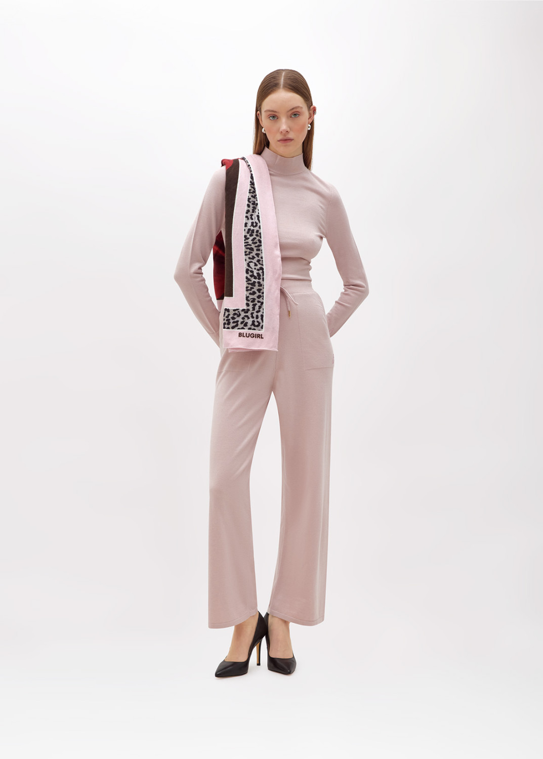 BLUGIRL: FOULARD CON MAXI ROSE E ANIMALIER