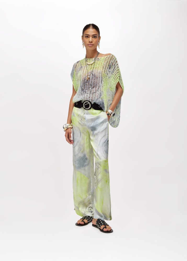 PANTALONI IN RASO CON STAMPA ROSE