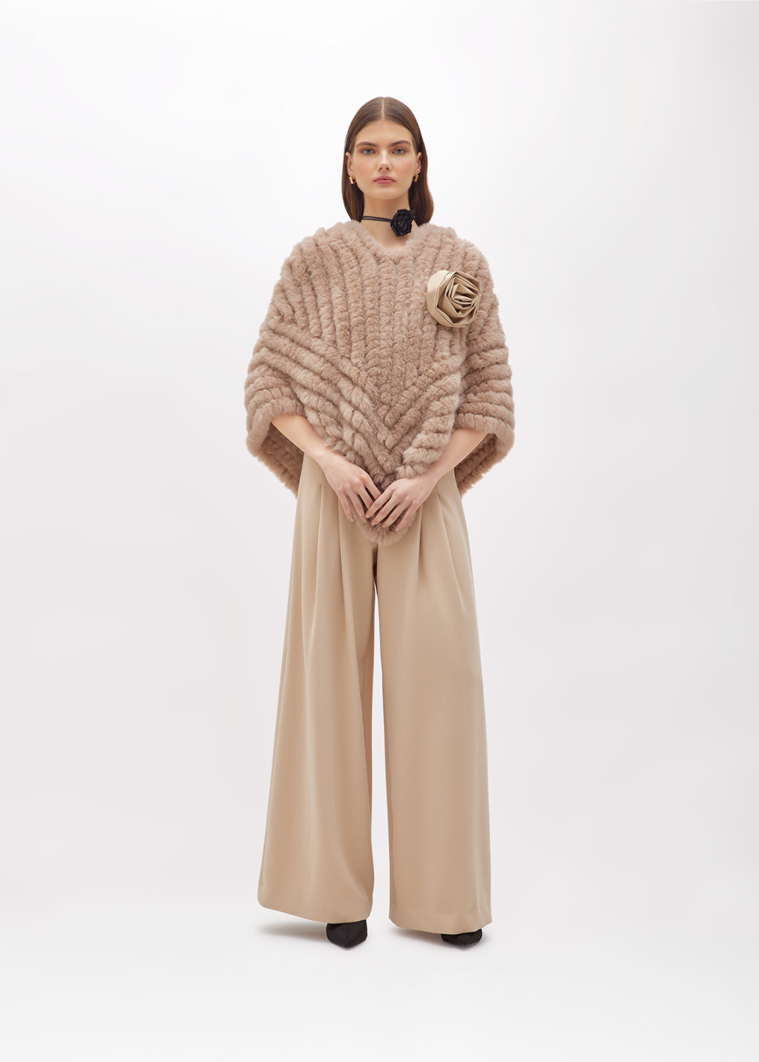 BLUGIRL: PONCHO IN FAUX FUR CON SPILLA