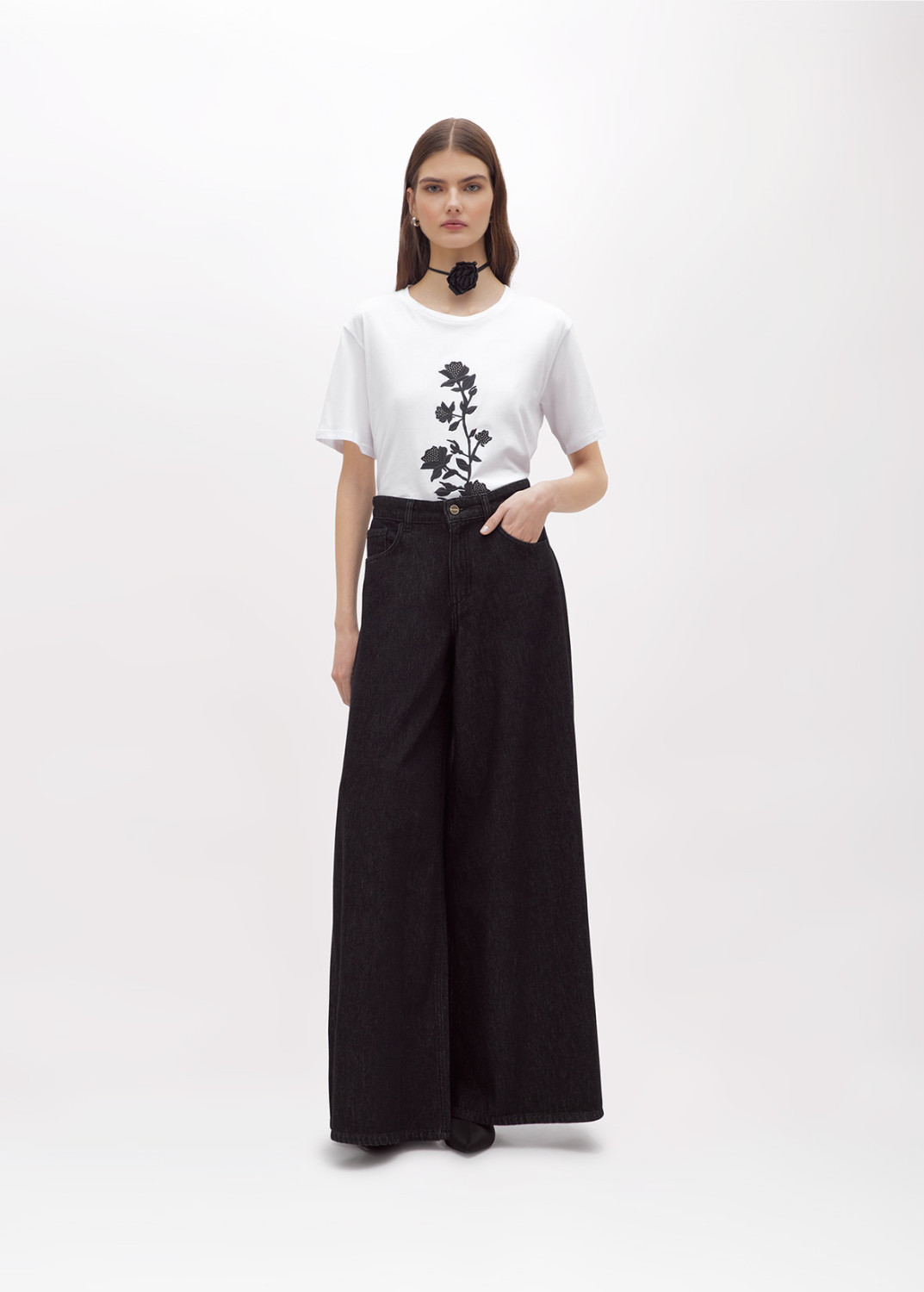 BLUGIRL: T-SHIRT IN COTONE CON RICAMO