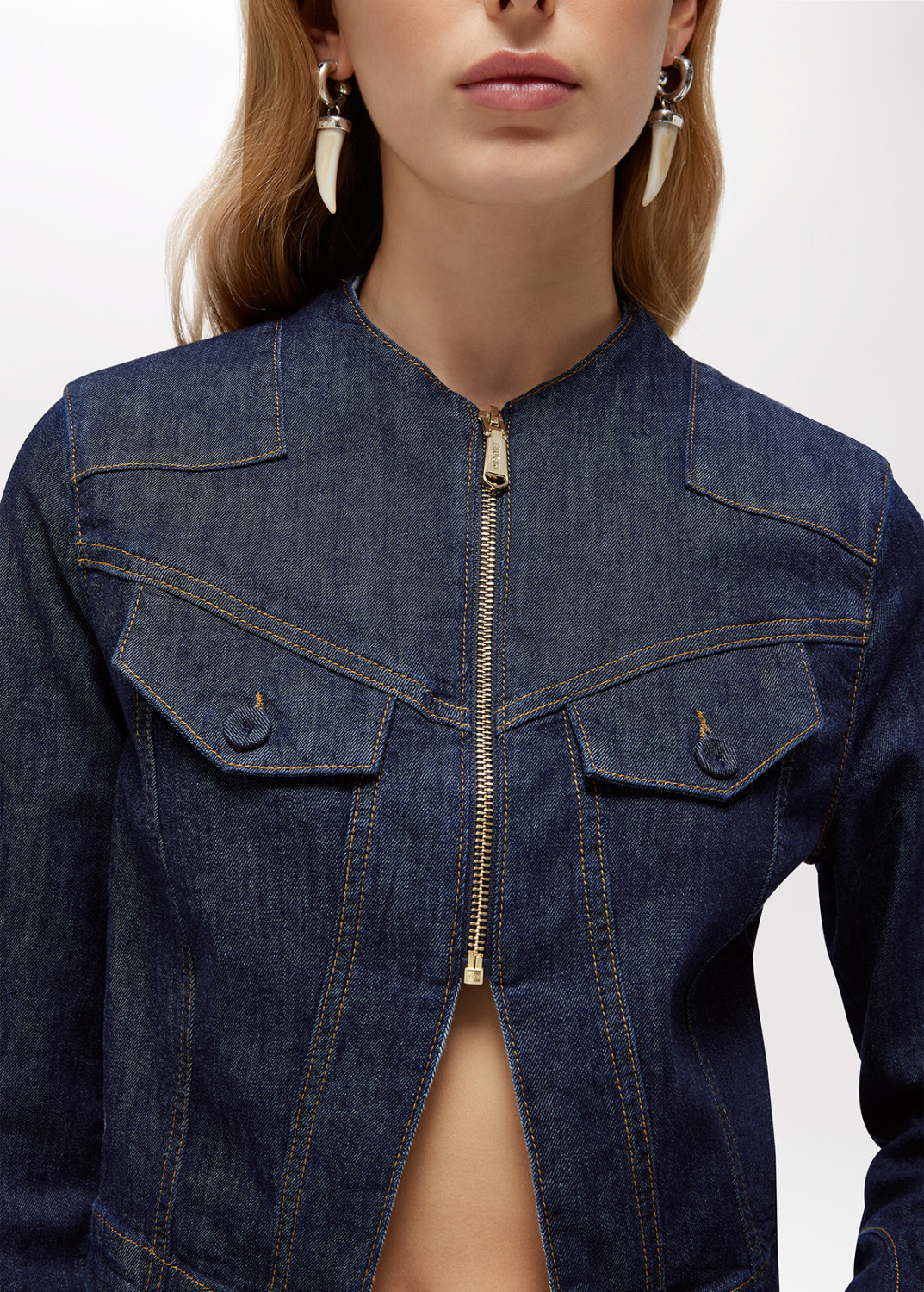 BLUGIRL: GIACCA IN DENIM CON SPILLA A ROSA