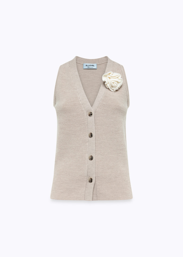 GILET IN MAGLIA DI LANA CON SPILLA