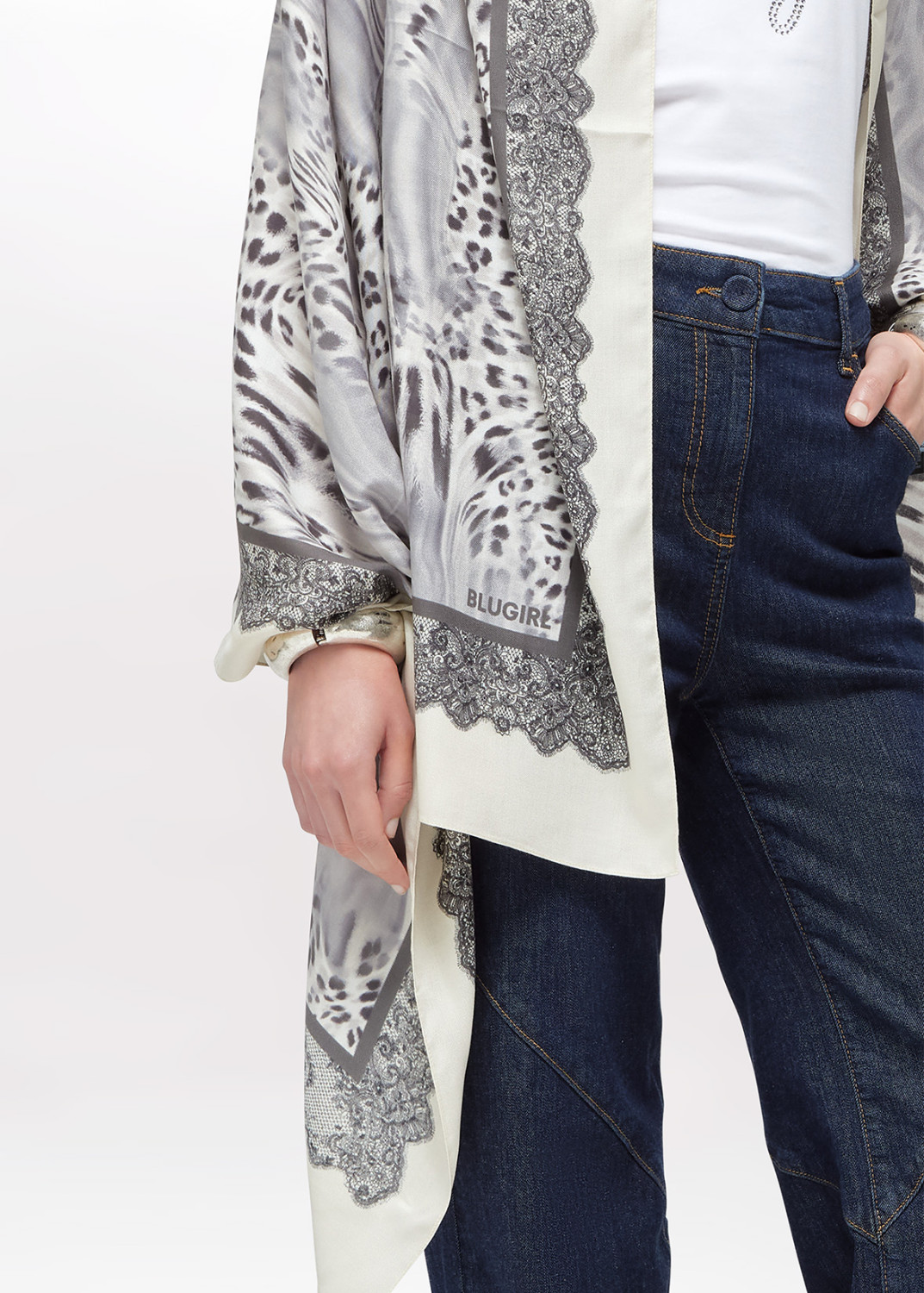 BLUGIRL: STOLE WITH ANIMALIER AND LACE PRINT