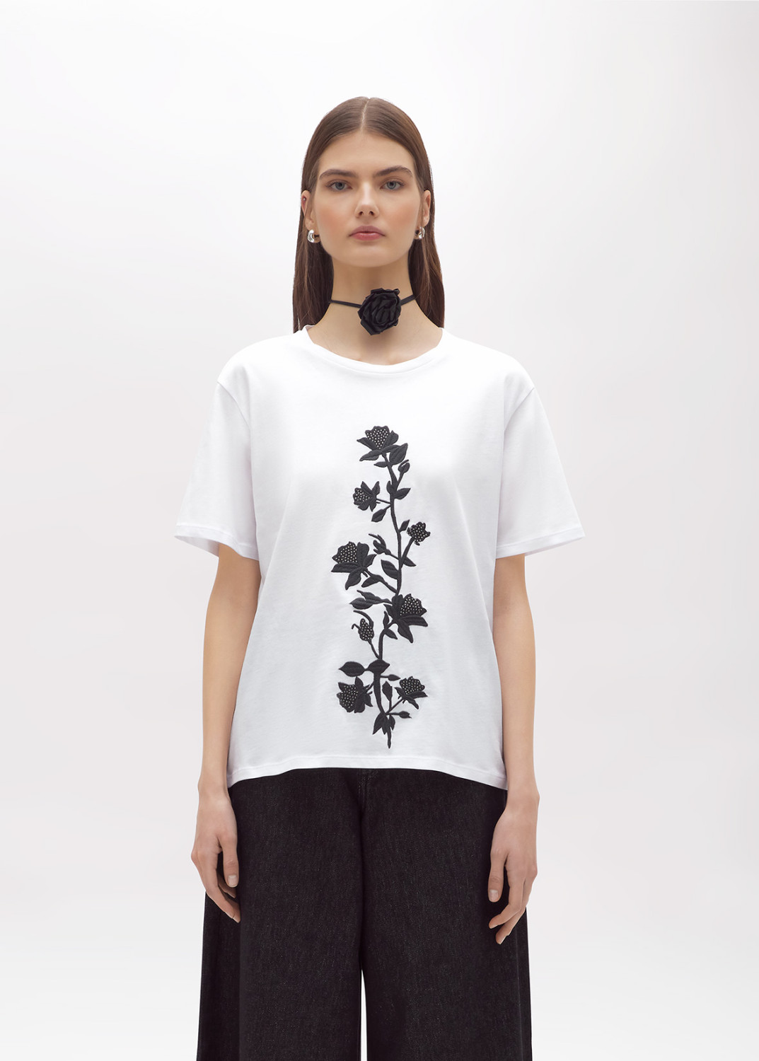 BLUGIRL: T-SHIRT IN COTONE CON RICAMO